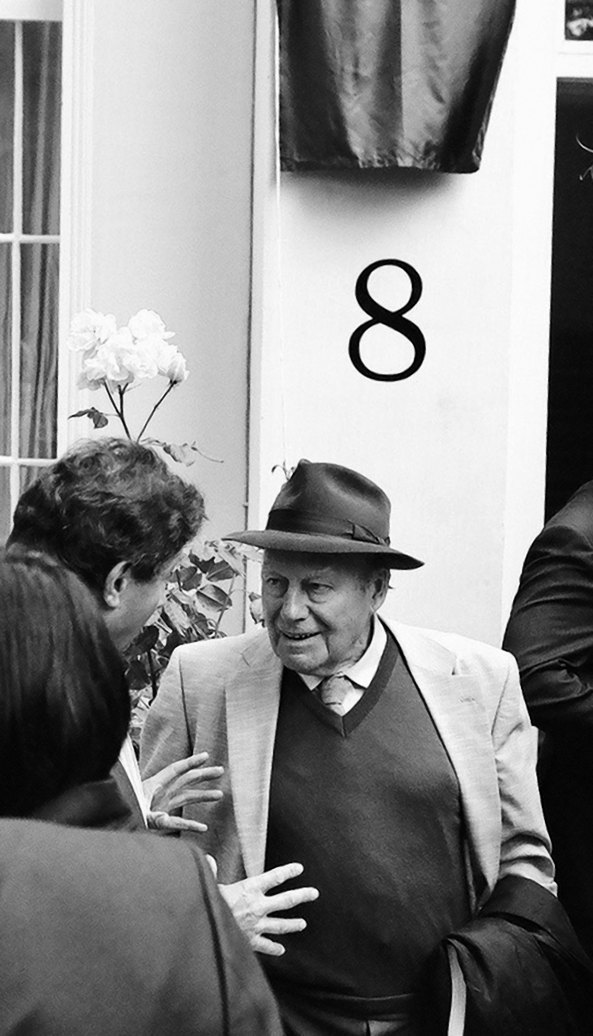 Julian Bream talking to Julian Berkeley at the unveiling of the Lennox Berkeley Green Plaque at 8 Warwick Avenue, 2008 