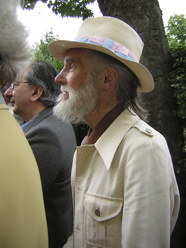 Richard Stoker at the unveiling of the Berkeley plaque at 8 Warwick Avenue, London W2, in 2008 (Photo Gill Stoker)