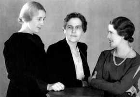 From left to right: Maria Modrakowska, Nadia Boulanger and Marie-Blanche de Polignac in 1933